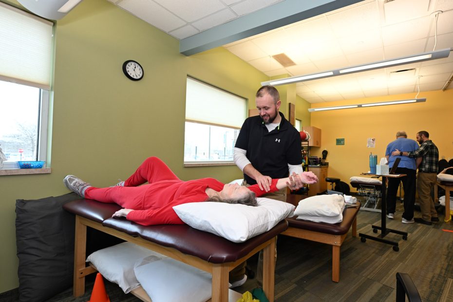 Get the attention and care you deserve from the Ferrell-Whited physical therapy team at the Sharon Crossings/Montrose Clinic.